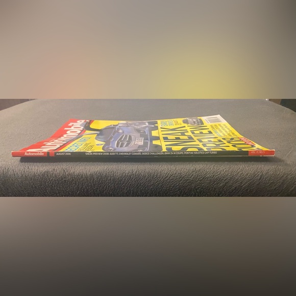 😸Free with bundle😸 Automobile Magazine. August 2006 issue. - Picture 3 of 4